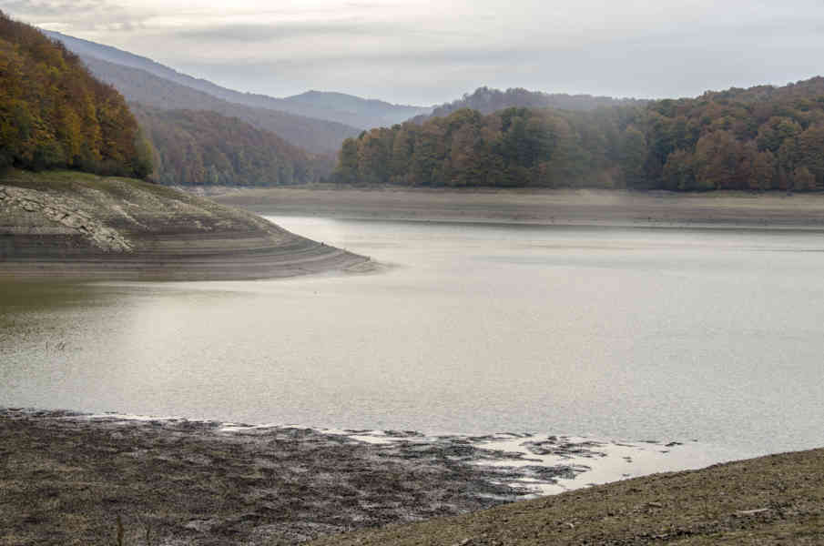 Comunidad Foral de Navarra 078 - Selva de Irati - embalse de Irabia.jpg